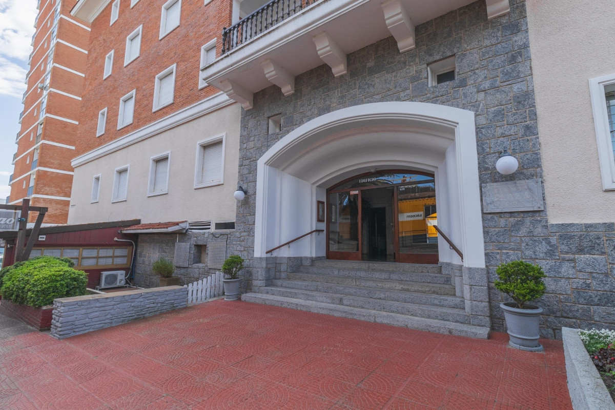 Departamento en venta en Edificio Plaza, Oportunidad en Punta del Este