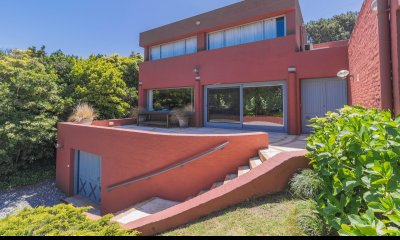VENTA CASA CINCO DORMITORIOS PUNTA DEL ESTE EDIFICIO RINCON DEL INDIO