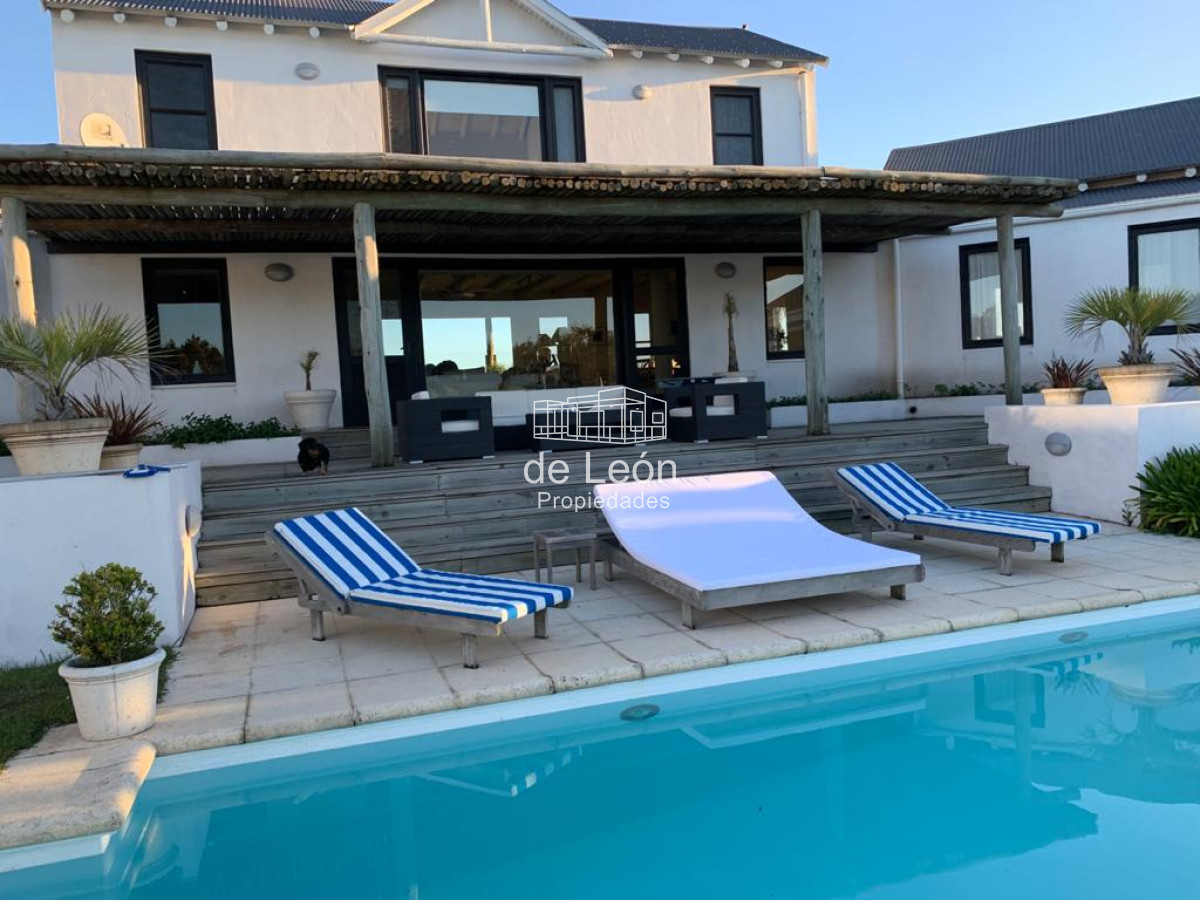 Chacra con casa sobre el mar - GoPunta - Portal Inmobiliario de Punta del Este - Maldonado