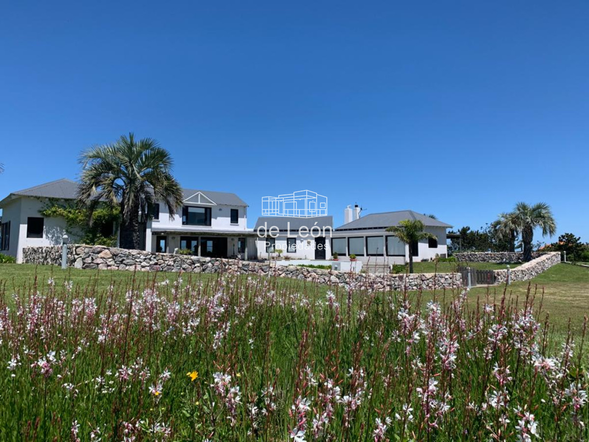 Chacra con casa sobre el mar - GoPunta - Portal Inmobiliario de Punta del Este - Maldonado