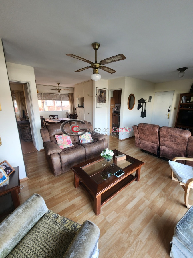 Apartamento ID.147 - Excelente Penthouse Vista Super Despejada A Pasos De Br. Artigas