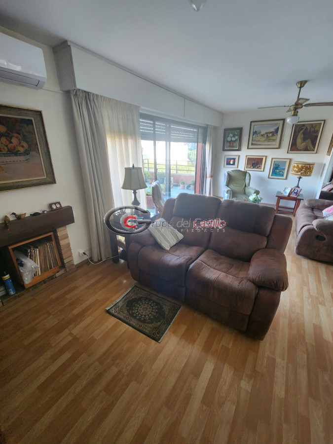 Apartamento ID.147 - Excelente Penthouse Vista Super Despejada A Pasos De Br. Artigas