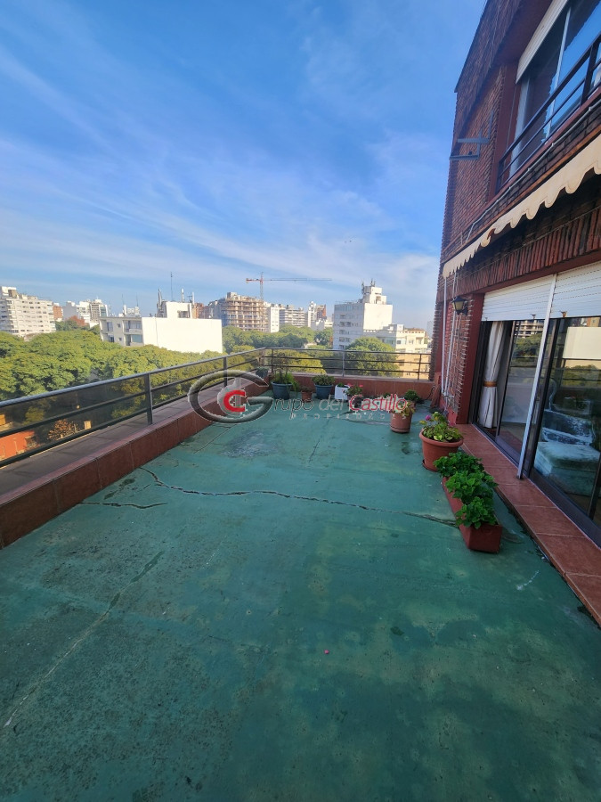 Apartamento ID.147 - Excelente Penthouse Vista Super Despejada A Pasos De Br. Artigas