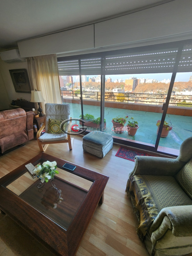 Apartamento ID.147 - Excelente Penthouse Vista Super Despejada A Pasos De Br. Artigas