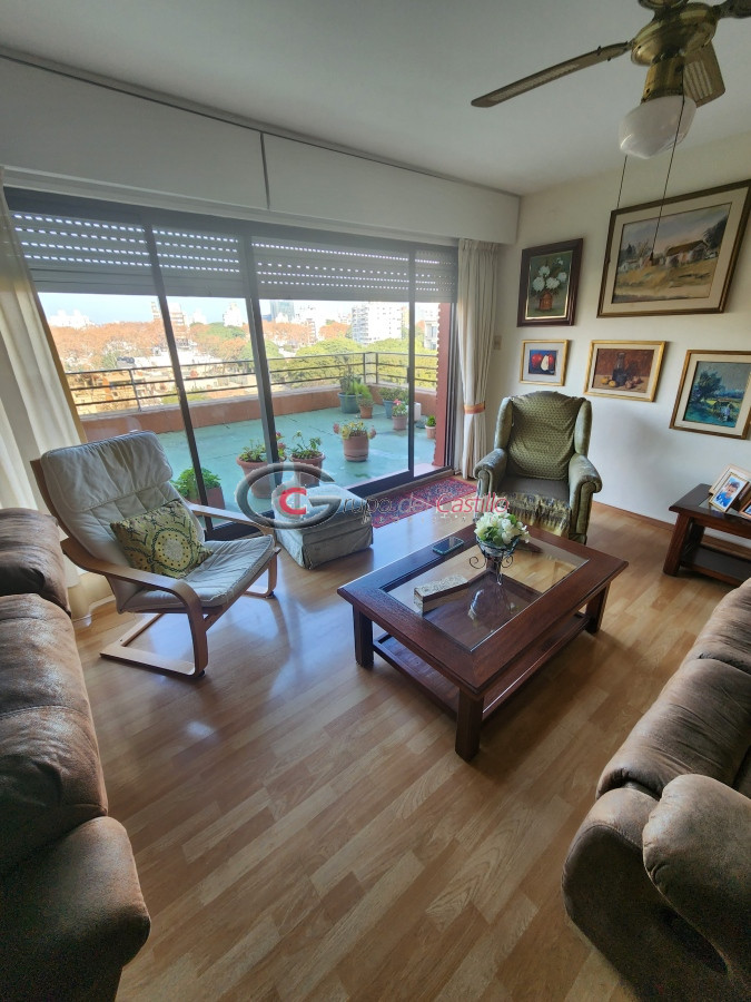 Apartamento ID.147 - Excelente Penthouse Vista Super Despejada A Pasos De Br. Artigas