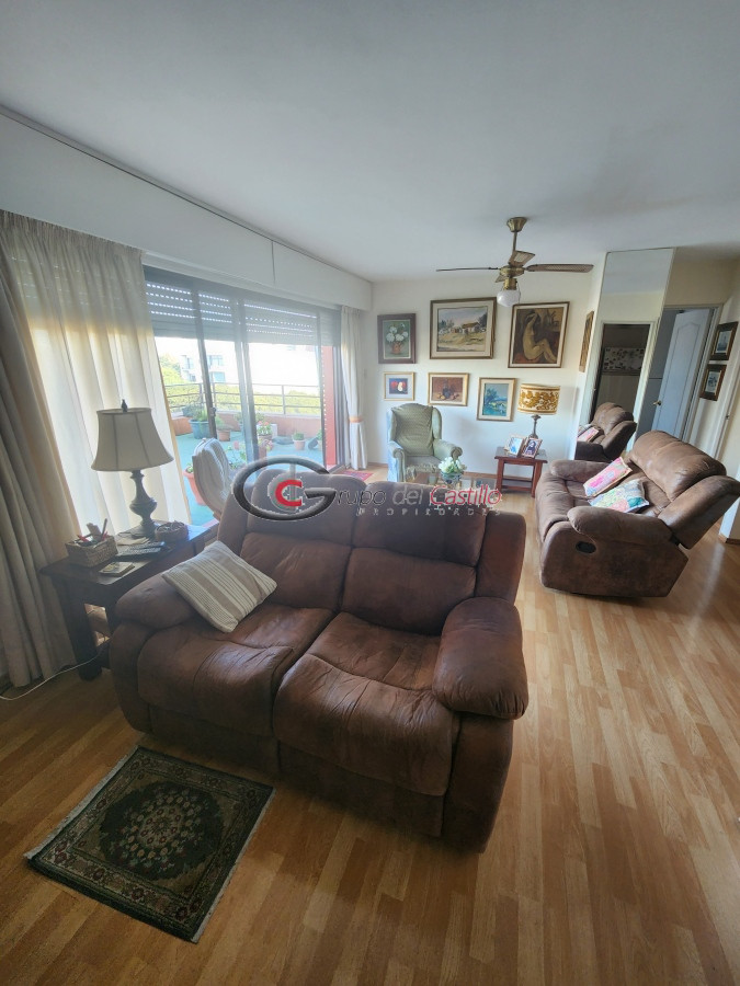 Apartamento ID.147 - Excelente Penthouse Vista Super Despejada A Pasos De Br. Artigas