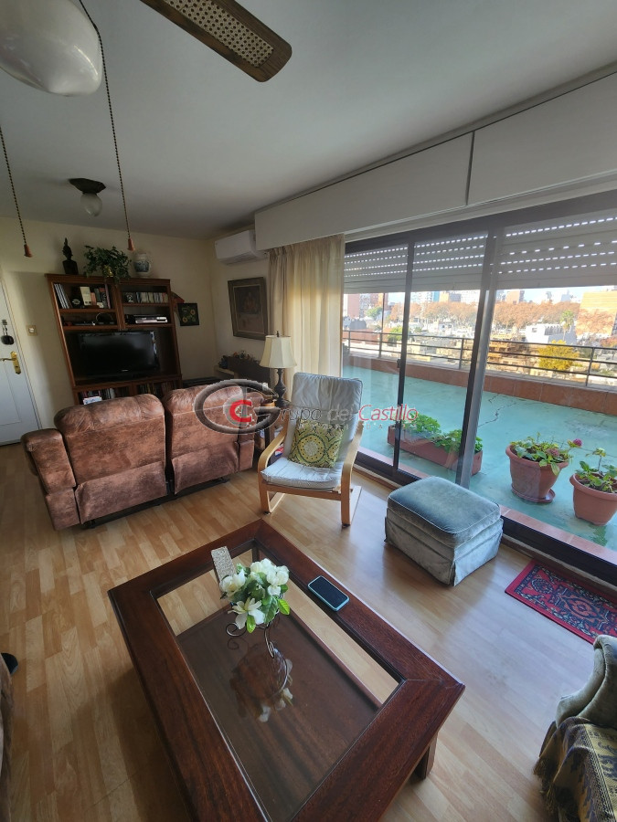 Apartamento ID.147 - Excelente Penthouse Vista Super Despejada A Pasos De Br. Artigas