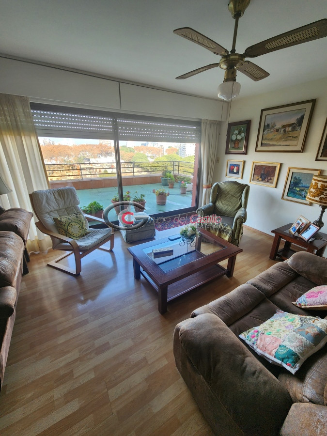 Apartamento ID.147 - Excelente Penthouse Vista Super Despejada A Pasos De Br. Artigas