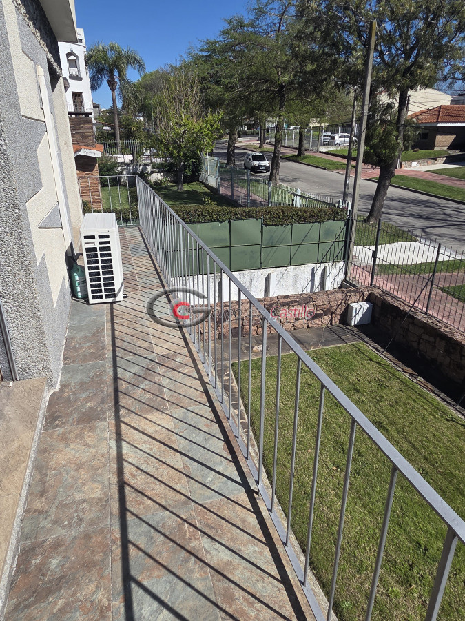 Casa ID.178 - Padron Unico En 2 Plantas En Una Inmejorable Zona De Punta Gorda