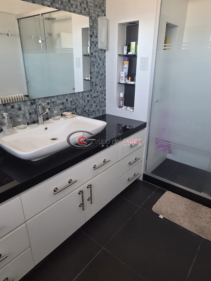 Casa ID.178 - Padron Unico En 2 Plantas En Una Inmejorable Zona De Punta Gorda