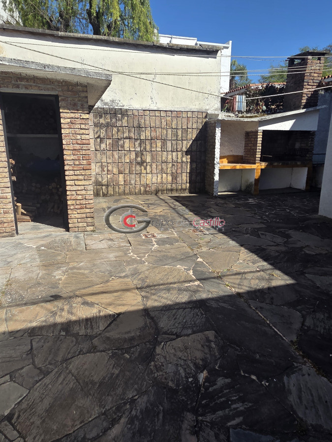 Casa ID.178 - Padron Unico En 2 Plantas En Una Inmejorable Zona De Punta Gorda