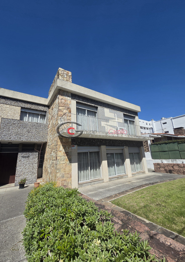 Casa ID.178 - Padron Unico En 2 Plantas En Una Inmejorable Zona De Punta Gorda