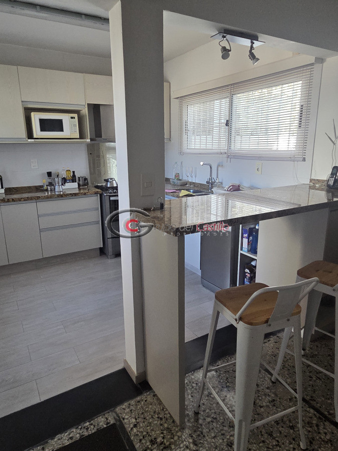 Casa ID.178 - Padron Unico En 2 Plantas En Una Inmejorable Zona De Punta Gorda