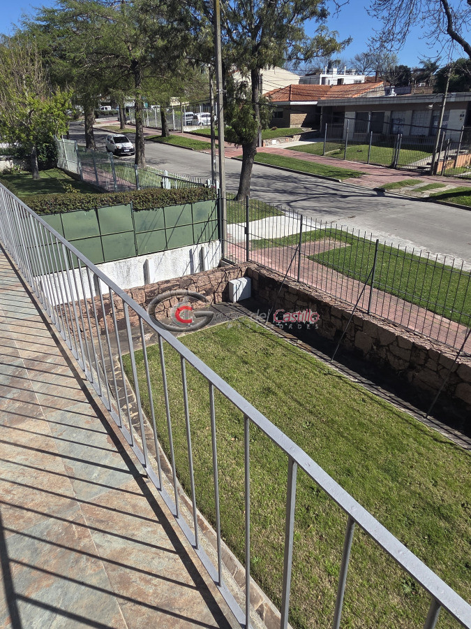 Casa ID.178 - Padron Unico En 2 Plantas En Una Inmejorable Zona De Punta Gorda