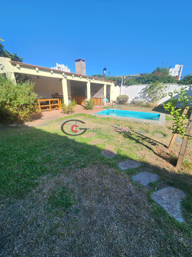 Casa ID.168 - Excelente Casa Punta Gorda Con Barbacoa Y Piscina