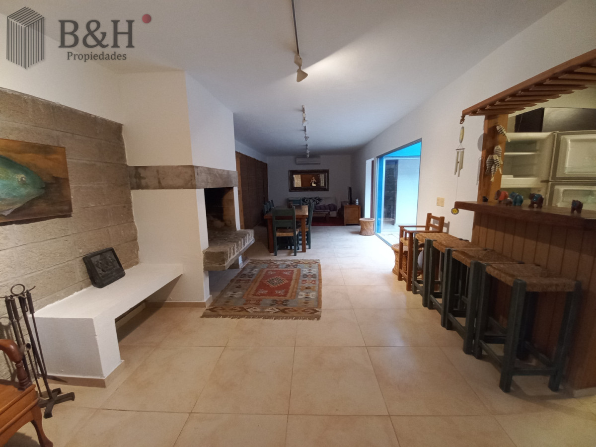 Casa ID.7053 - Lindisima Casa en El Tesoro 3 dormitorios parrilla