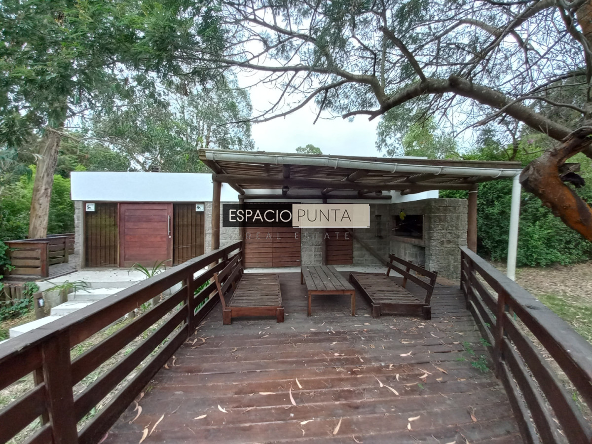 Casa ID.4844 - Lindisima Casa en El Tesoro 3 dormitorios parrilla