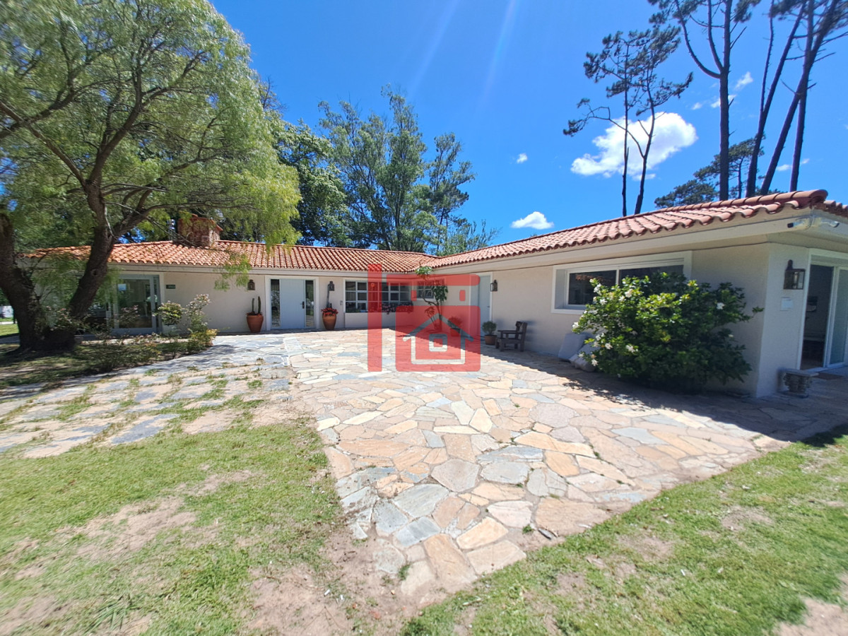 Casa ID.791 - Lindísima Casa Reciclada - Zona Golf