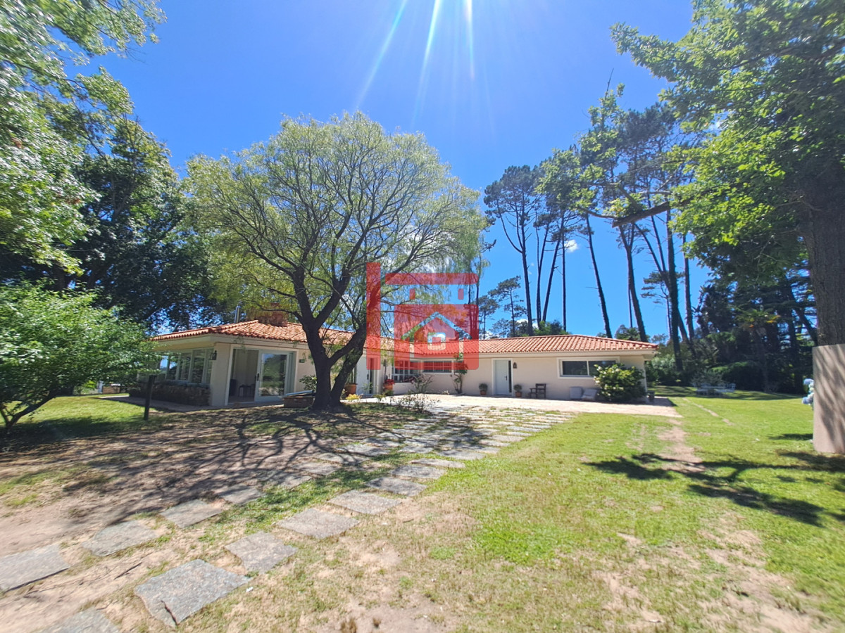 Casa ID.791 - Lindísima Casa Reciclada - Zona Golf
