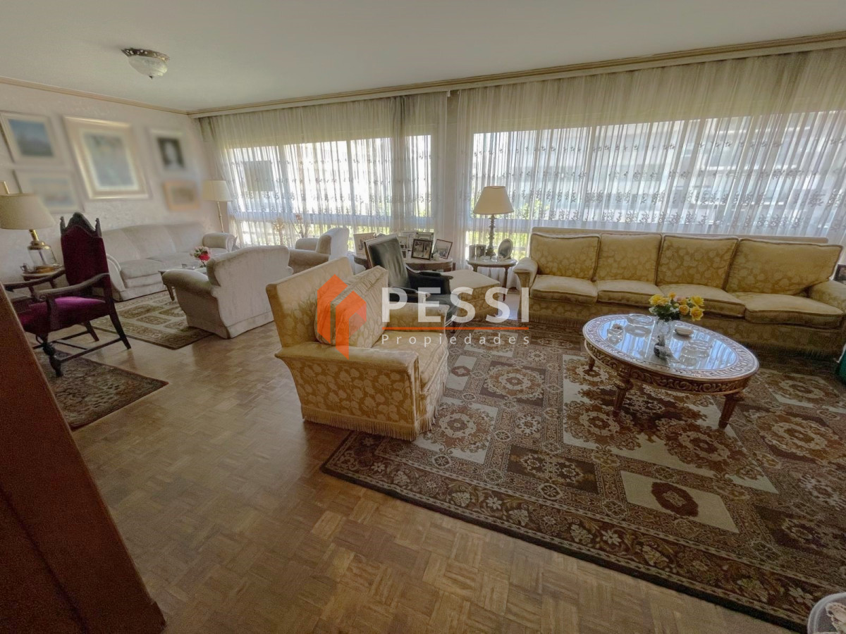 Apartamento ID.2418/Venta-apartamento-4-dormitorios-y-garage-en-Pocitos - Venta apartamento 4 dormitorios y garage en Pocitos