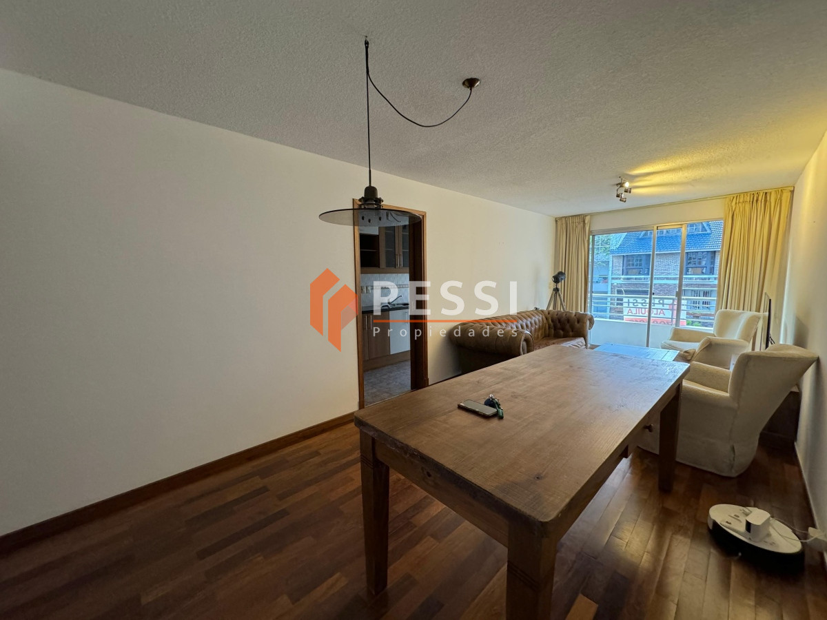 Apartamento ID.2403 - Alquiler apartamento 2 dormitorios con garage en Pocitos 