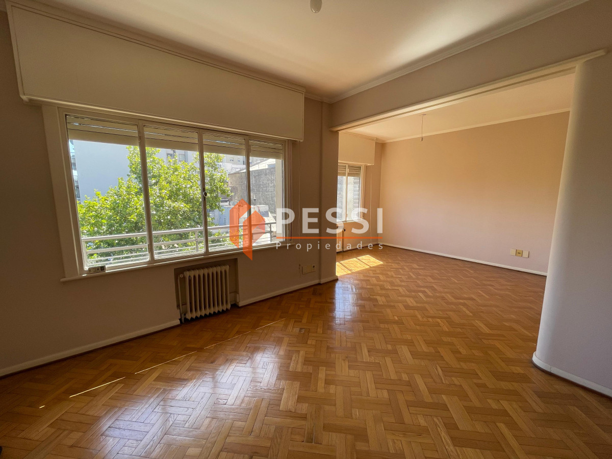 Apartamento ID.2428/Venta-apartamento-3-dormitorios-y-servicio-en-Centro - Venta apartamento 3 dormitorios y servicio en Centro