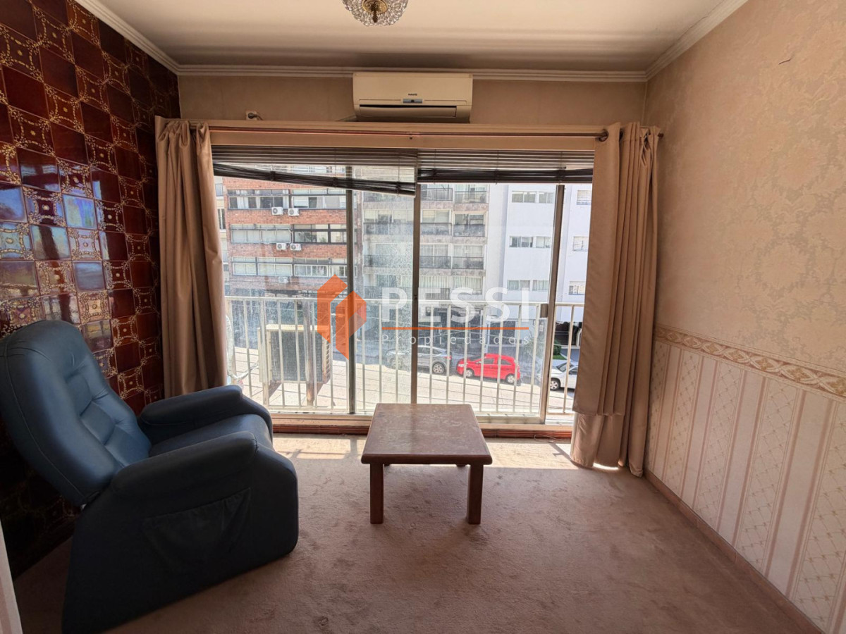 Apartamento ID.2525/Venta-apartamento-3-dormitorios-y-servicio-con-garaje-doble-y-vista-a-la-rambla - Venta apartamento 3 dormitorios y servicio con garaje doble y vista a la rambla