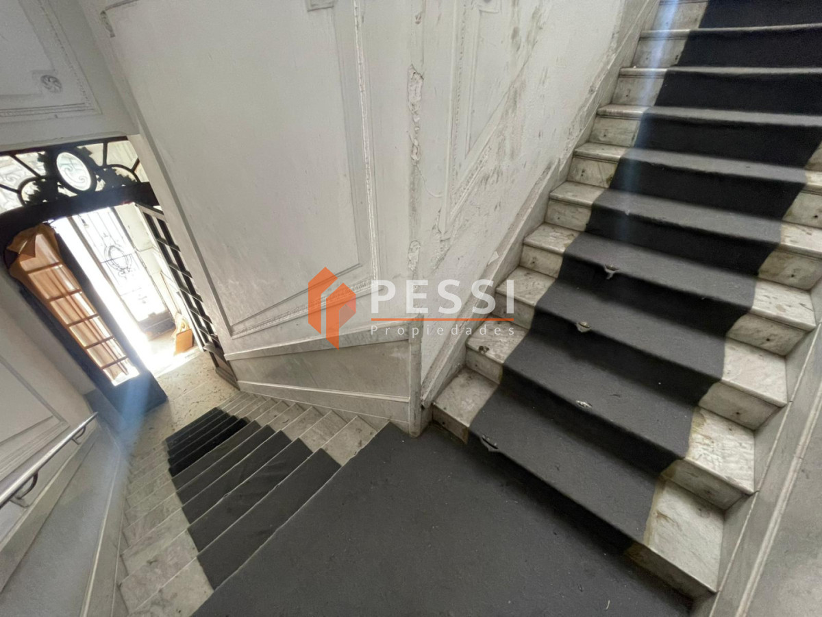 Apartamento ID.2500/Venta-padron-unico,-casa-de-altos-y-2-locales-en-Centro - Venta padron unico, casa de altos y 2 locales en Centro