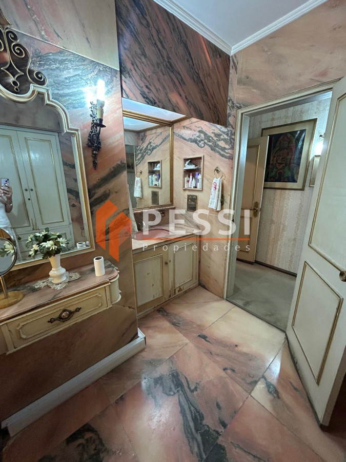 Apartamento ID.2418/Venta-apartamento-4-dormitorios-y-garage-en-Pocitos - Venta apartamento 4 dormitorios y garage en Pocitos