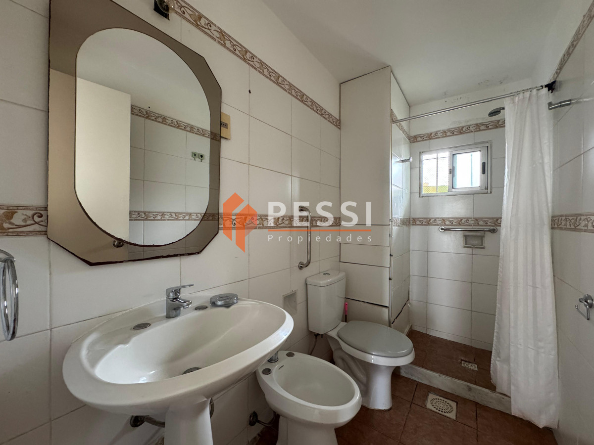 Apartamento ID.1438 - Venta apartamento 2 dormitorios con vista a la rambla y garage en Malvin 