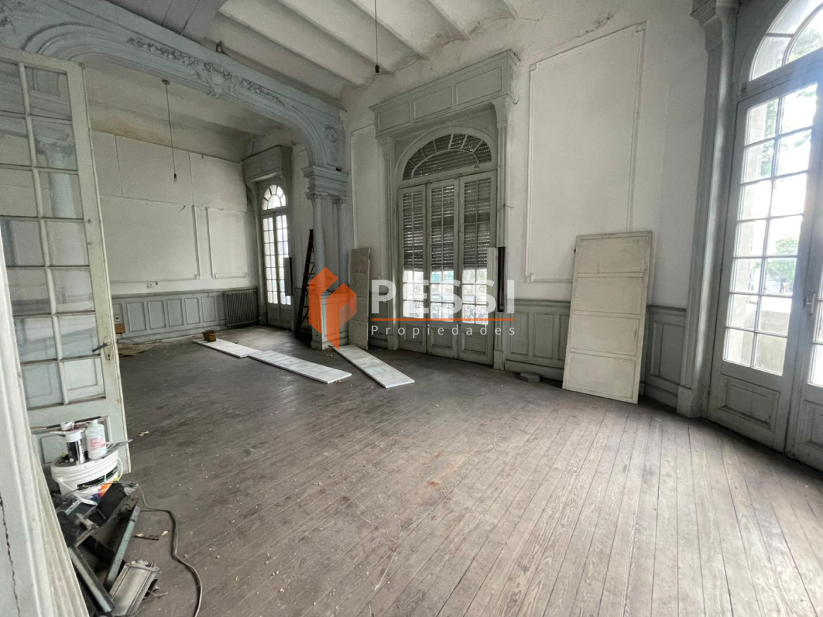 Apartamento ID.2500/Venta-padron-unico,-casa-de-altos-y-2-locales-en-Centro - Venta padron unico, casa de altos y 2 locales en Centro