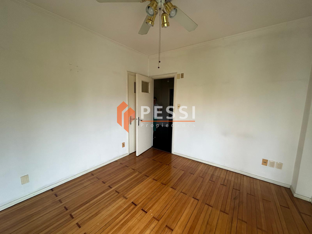 Apartamento ID.2428/Venta-apartamento-3-dormitorios-y-servicio-en-Centro - Venta apartamento 3 dormitorios y servicio en Centro