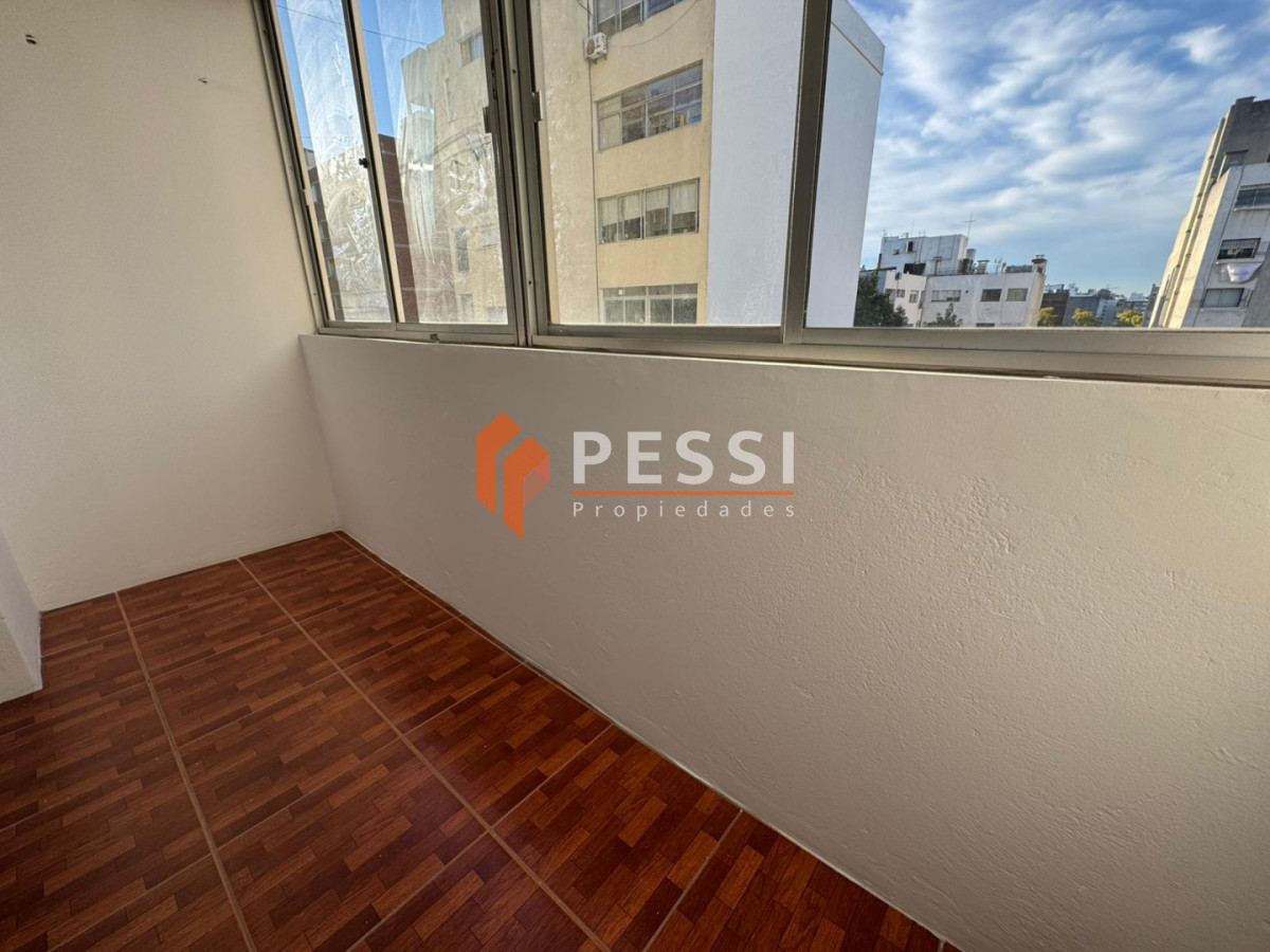Apartamento ID.1137 - Alquiler apartamento 2 dormitorios con balcón en Punta Carretas 