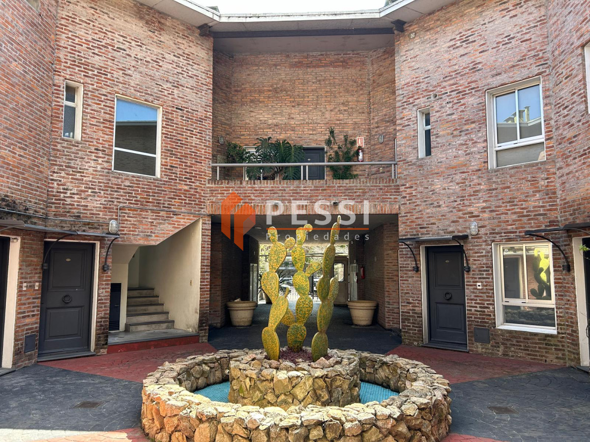 Apartamento ID.2440 - Alquiler Apartamento Loft con Garage en Pocitos 
