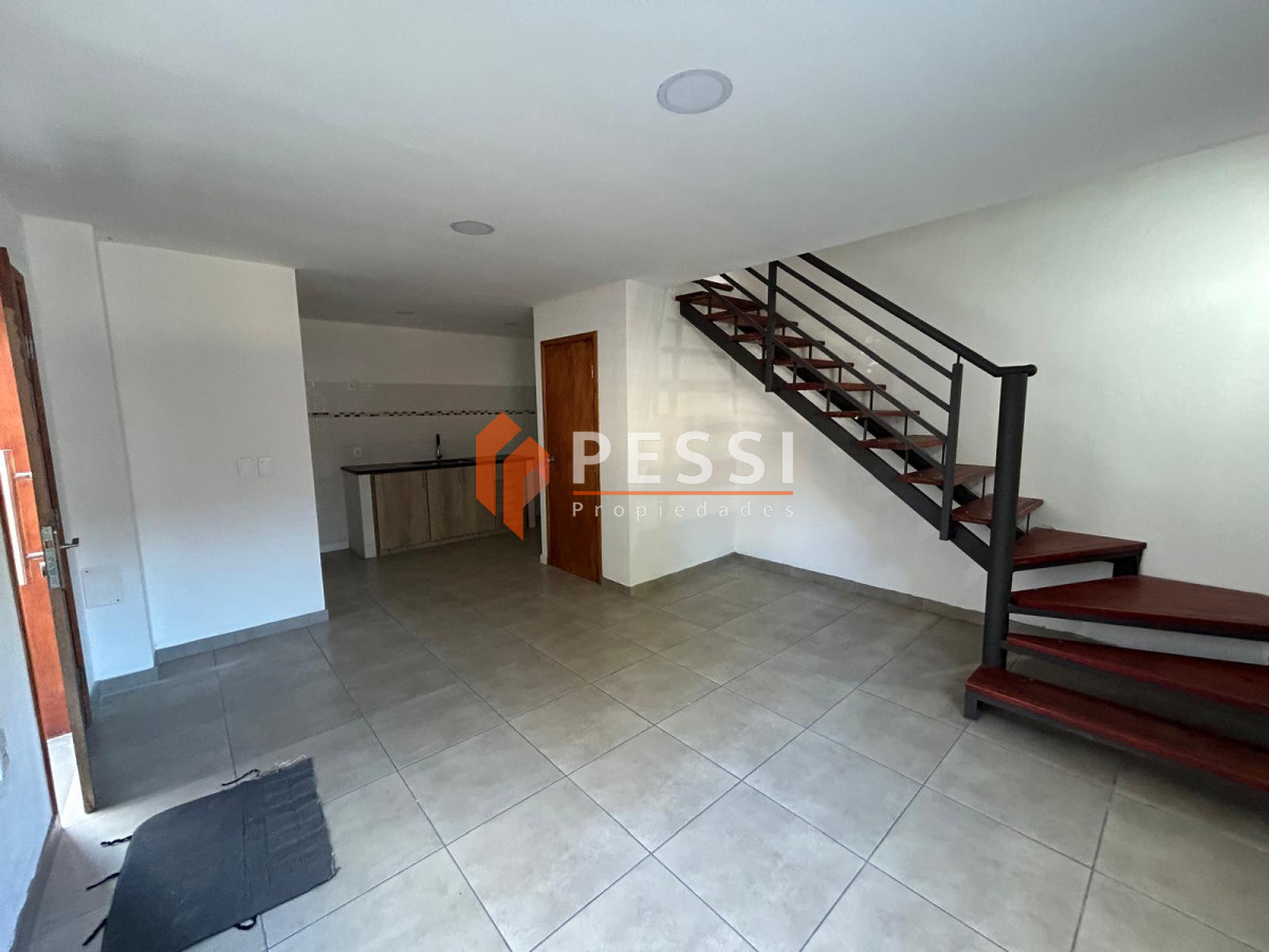 Apartamento ID.2481 - Alquiler apartamento duplex 2 dormitorios en La Comercial