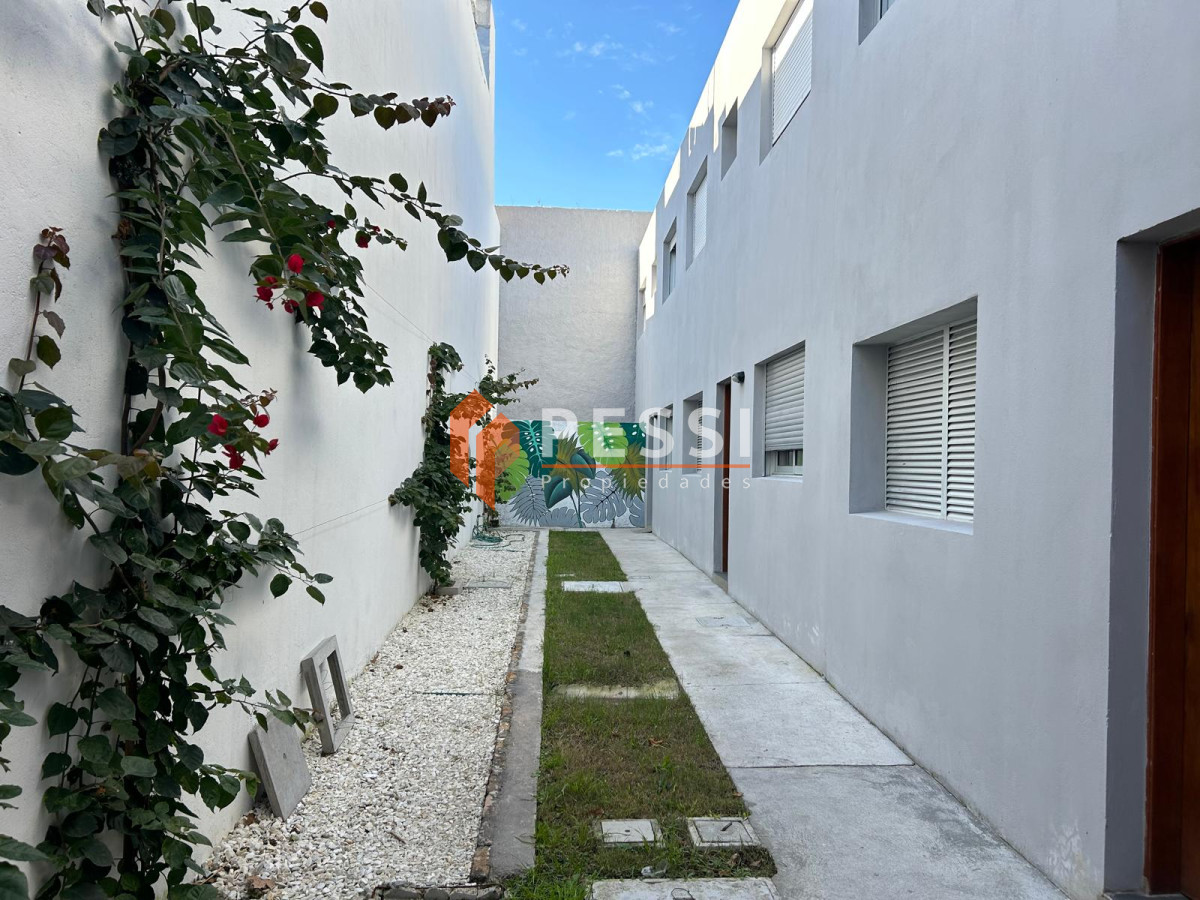 Apartamento ID.2481 - Alquiler apartamento duplex 2 dormitorios en La Comercial