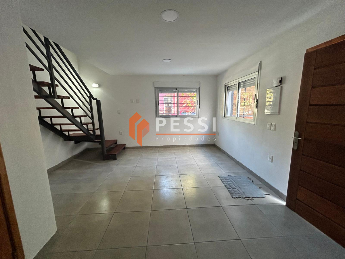 Apartamento ID.2481 - Alquiler apartamento duplex 2 dormitorios en La Comercial