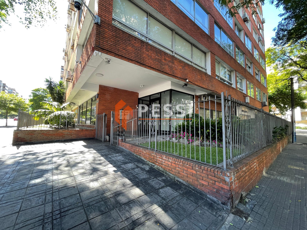 Apartamento ID.2418/Venta-apartamento-4-dormitorios-y-garage-en-Pocitos - Venta apartamento 4 dormitorios y garage en Pocitos