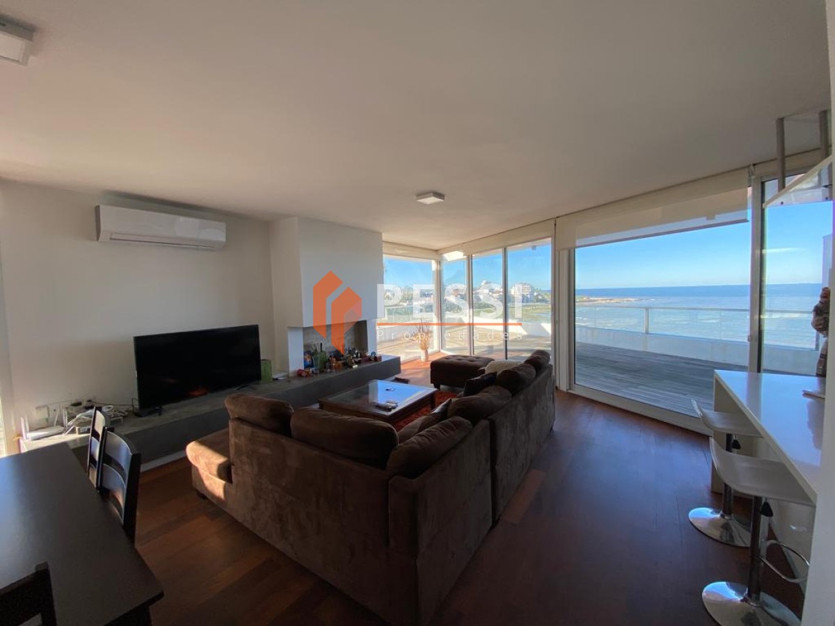 Apartamento ID.2232 - Penthouse 2 dormitorios con vista al mar y terraza de gran tamaño en Punta Gorda