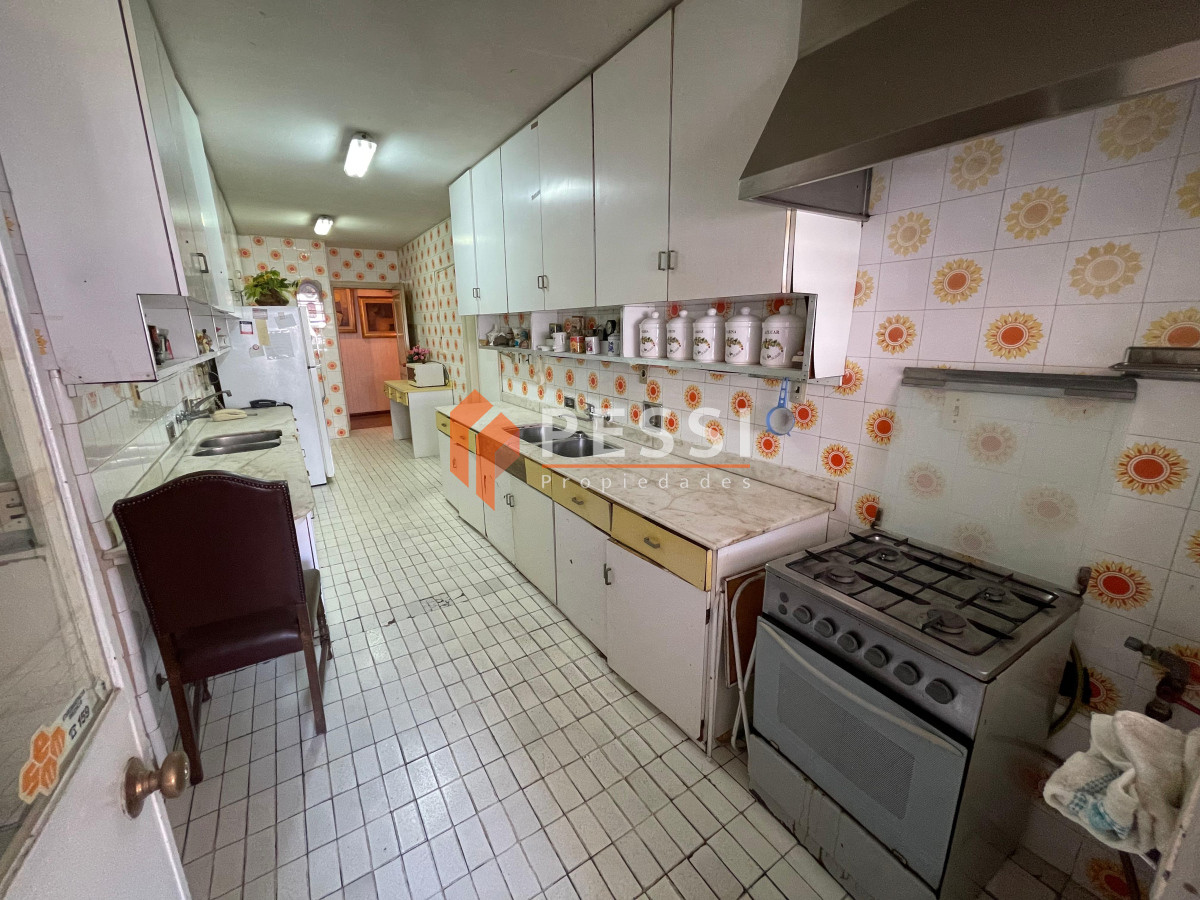 Apartamento ID.2418/Venta-apartamento-4-dormitorios-y-garage-en-Pocitos - Venta apartamento 4 dormitorios y garage en Pocitos