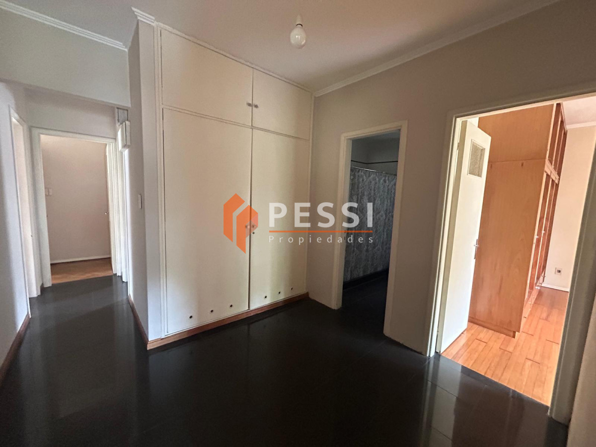 Apartamento ID.2428/Venta-apartamento-3-dormitorios-y-servicio-en-Centro - Venta apartamento 3 dormitorios y servicio en Centro