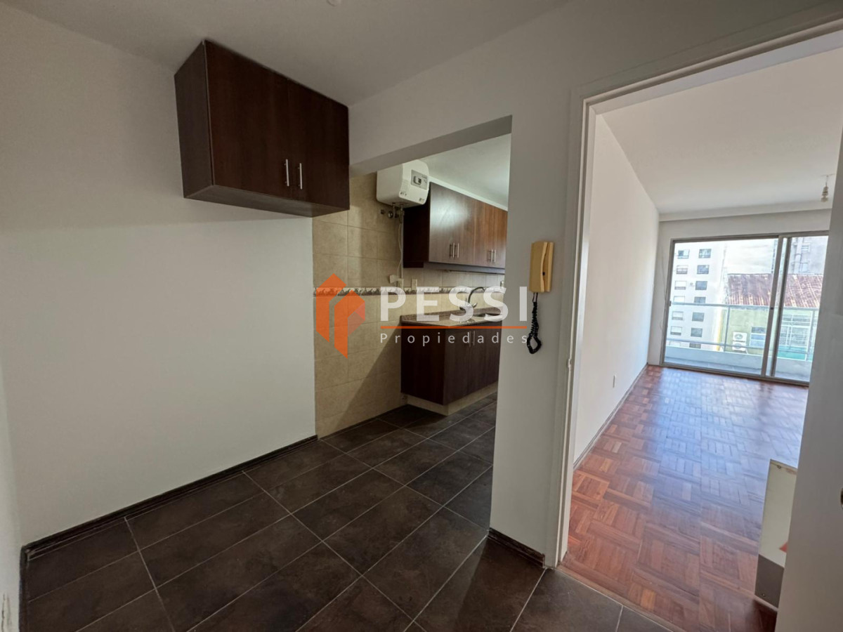 Apartamento ID.1137 - Alquiler apartamento 2 dormitorios con balcón en Punta Carretas 