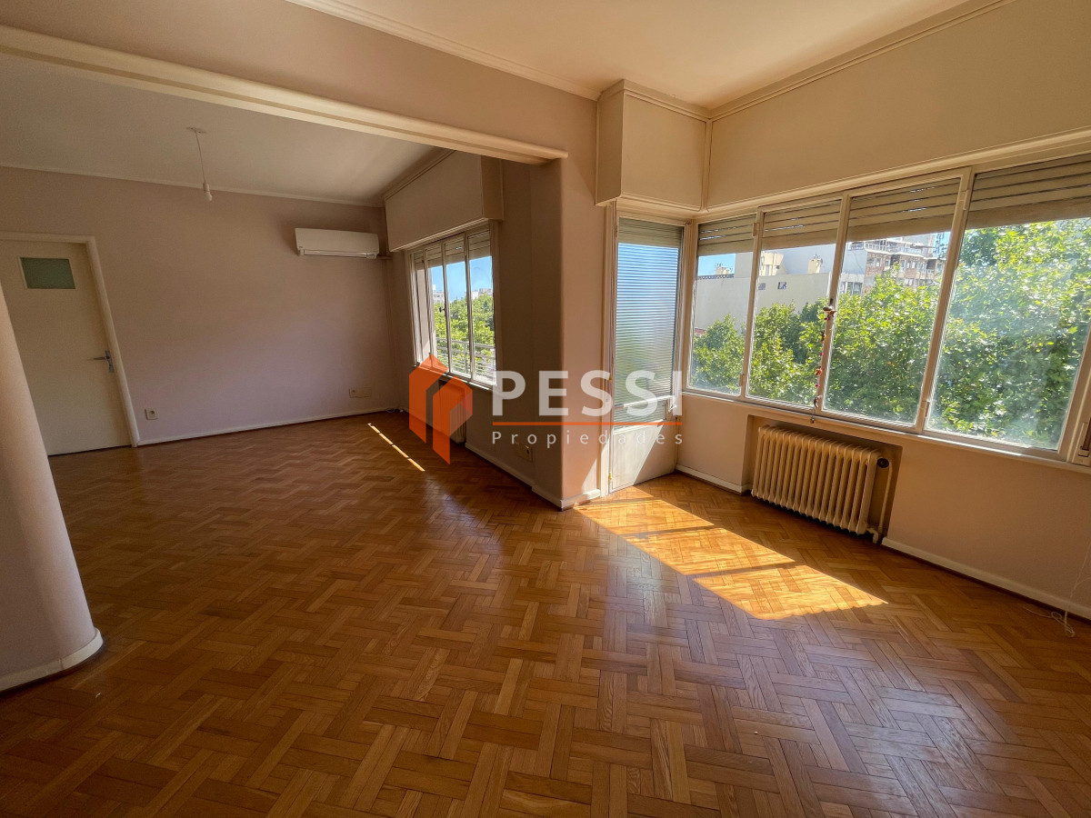 Apartamento ID.2428/Venta-apartamento-3-dormitorios-y-servicio-en-Centro - Venta apartamento 3 dormitorios y servicio en Centro