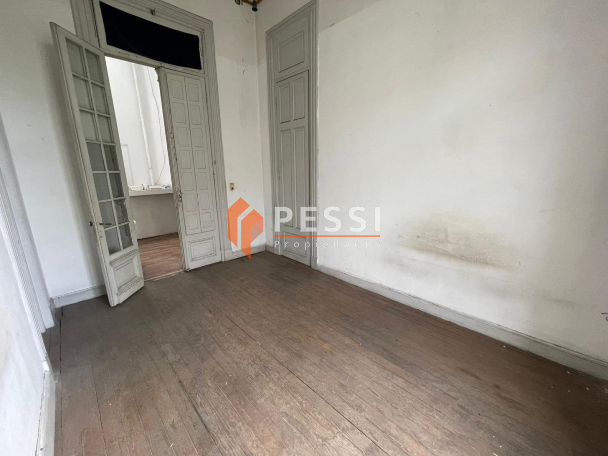 Apartamento ID.2500/Venta-padron-unico,-casa-de-altos-y-2-locales-en-Centro - Venta padron unico, casa de altos y 2 locales en Centro