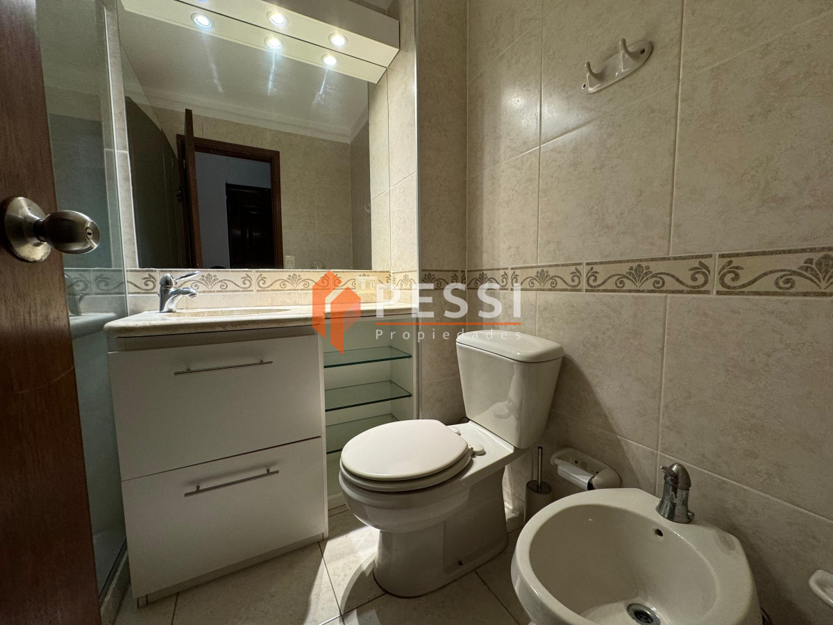 Apartamento ID.2403 - Alquiler apartamento 2 dormitorios con garage en Pocitos 