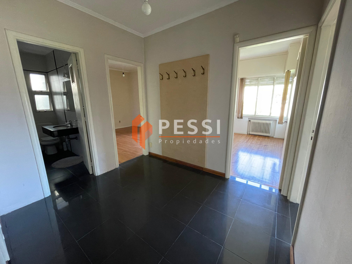 Apartamento ID.2428/Venta-apartamento-3-dormitorios-y-servicio-en-Centro - Venta apartamento 3 dormitorios y servicio en Centro