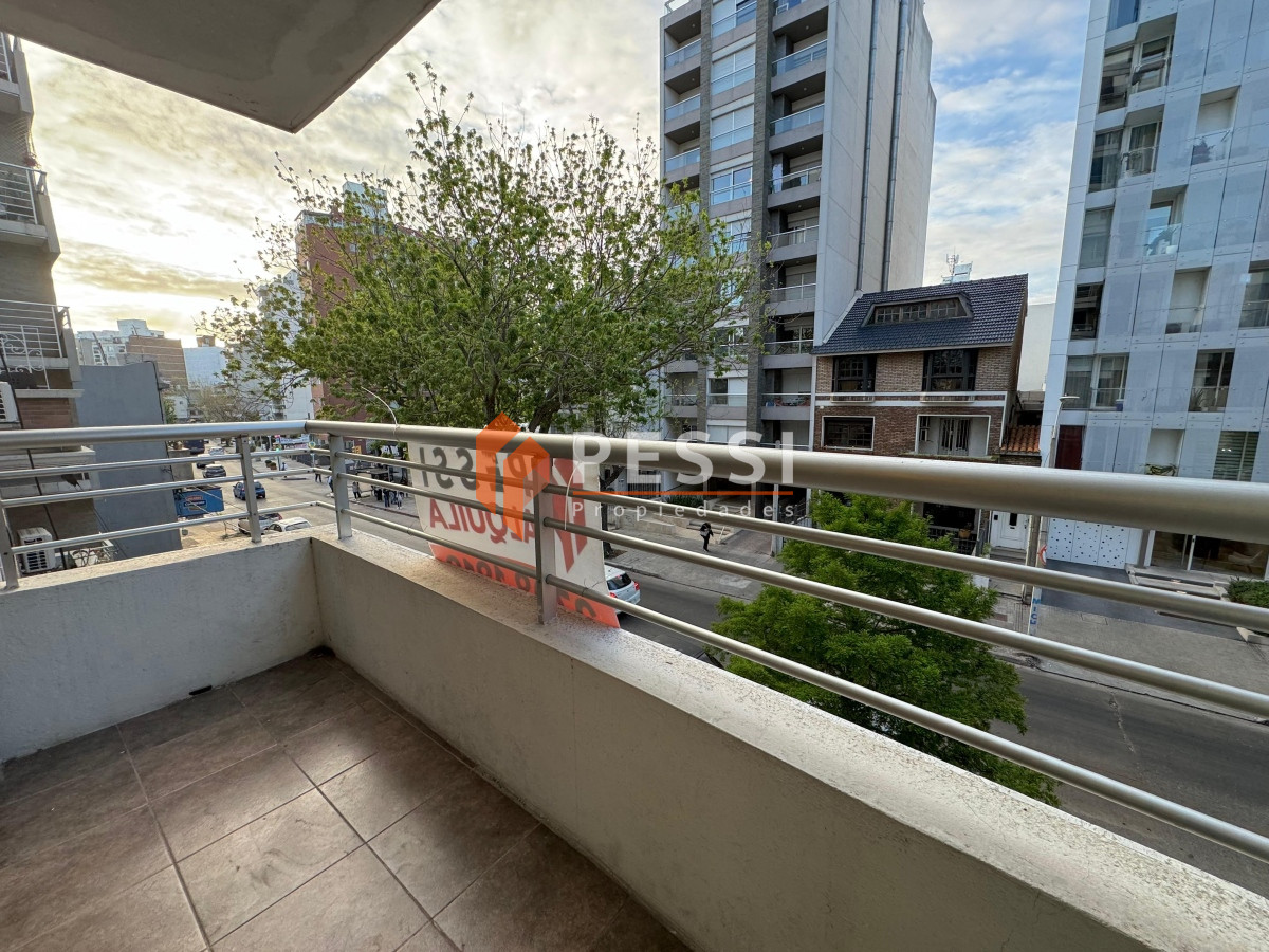 Apartamento ID.2403 - Alquiler apartamento 2 dormitorios con garage en Pocitos 
