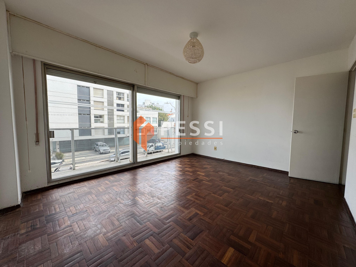 Apartamento ID.1438 - Venta apartamento 2 dormitorios con vista a la rambla y garage en Malvin 