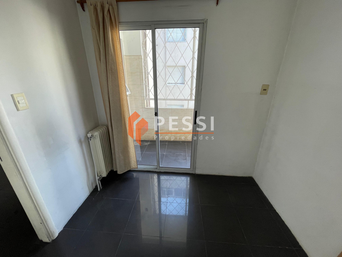 Apartamento ID.2428/Venta-apartamento-3-dormitorios-y-servicio-en-Centro - Venta apartamento 3 dormitorios y servicio en Centro