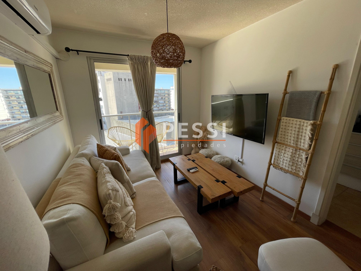 Apartamento ID.2486/Alquiler-apartamento-1-dormitorio-con-balcón-y-garage-en-Pocitos - Alquiler apartamento 1 dormitorio con balcón y garage en Pocitos